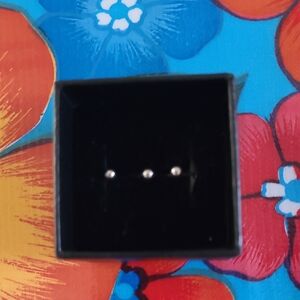 White Gold Stud Earrings (3)